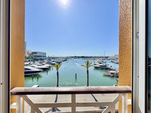 Interior - VILAMOURA MARINA VIEW 3 by HOMING (Vilamoura)