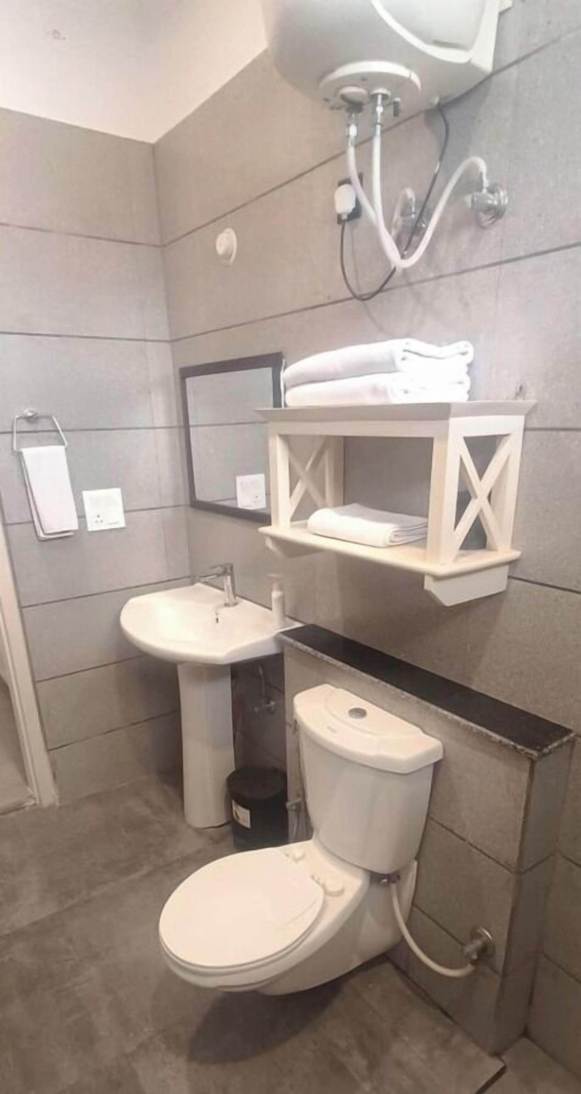 ห้องลักซ์ชัวรี่, ระเบียง, วิวภูเขา | ห้องน้ำ | ฝักบัว, ของใช้ในห้องน้ำฟรี, ผ้าเช็ดตัว, สบู่