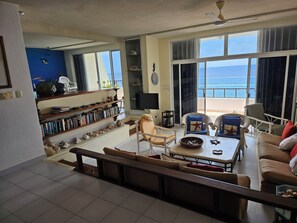 Living area - Huge seaside condo (Cozumel)