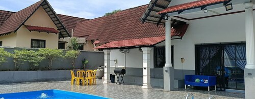 3-bedroom condo in awesome Bukit Baru with AC