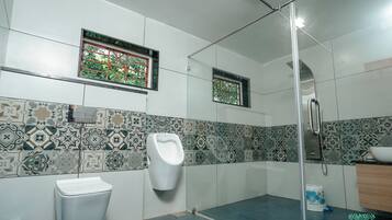 Family Suite, Balcony, Garden View | Bathroom | Free toiletries, towels, soap, shampoo