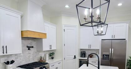 Spacious Luxury Home - 10 Mins to New Orleans