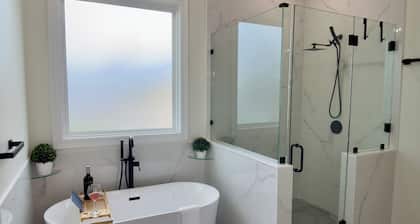 Spacious Luxury Home - 10 Mins to New Orleans