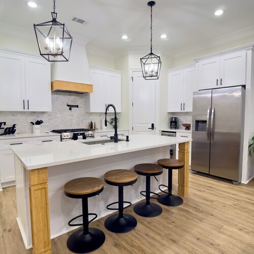 Spacious Luxury Home - 10 Mins to New Orleans