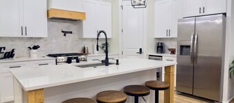 Spacious Luxury Home - 10 Mins to New Orleans