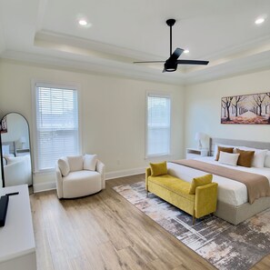 3 bedrooms, in-room safe, desk, iron/ironing board