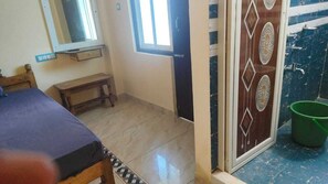 Basic Double Room | Free WiFi - SK Royal Inn (Puri)