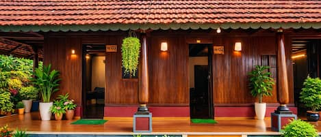 Traditional Duplex, Garden View