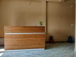 Habitación clásica con 1 cama doble o 2 individuales | Ropa de cama de alta calidad y edredones de plumas