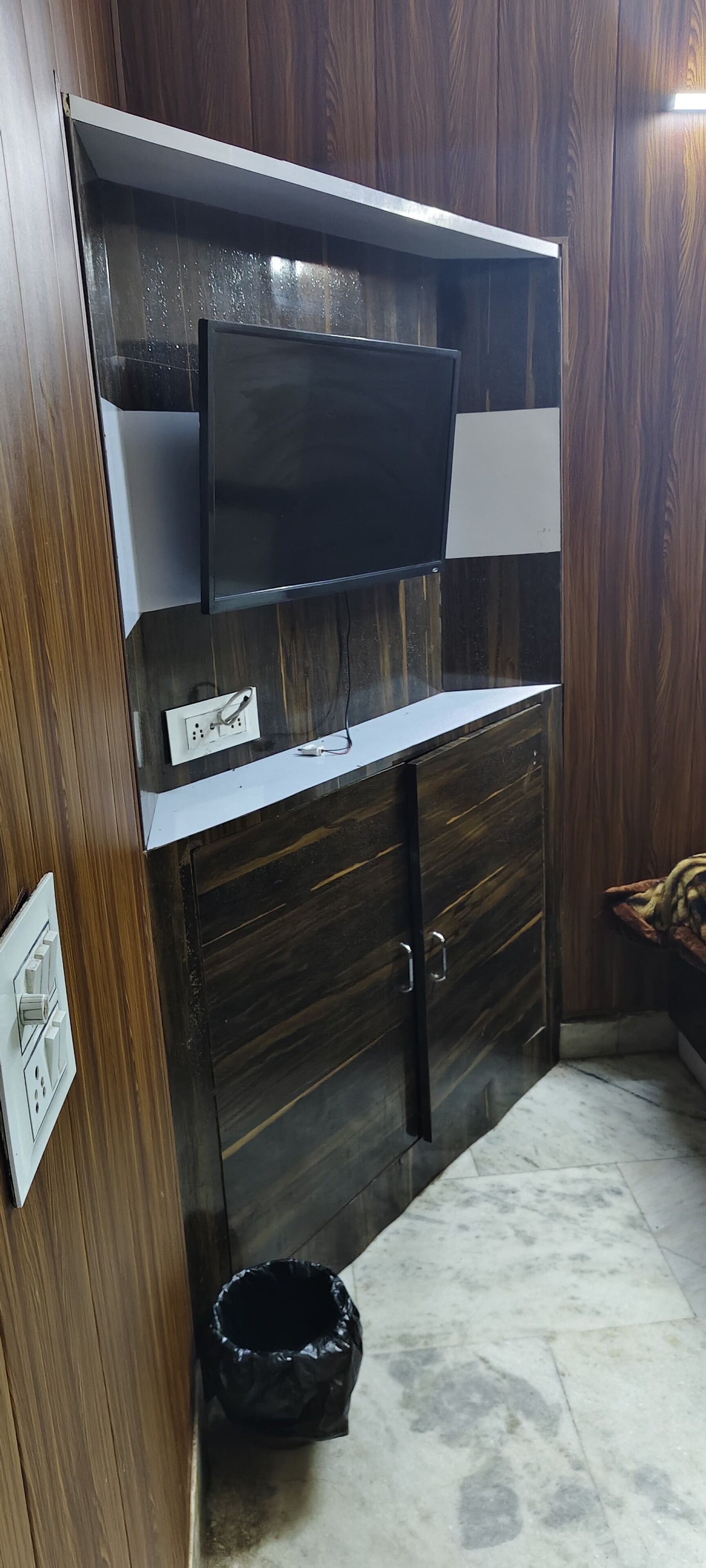 Habitación clásica con 1 cama matrimonial o 2 individuales | Baño | Regadera, amenidades de baño gratuitas, pantuflas, toallas 