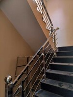 Habitación clásica con 1 cama doble o 2 individuales | Ropa de cama de alta calidad y edredones de plumas