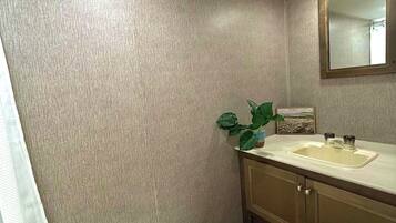 Comfort Cabin | Bathroom