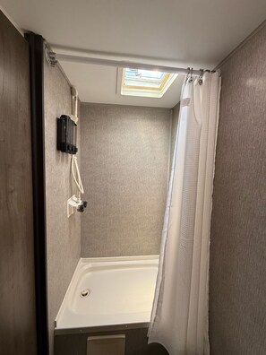 Comfort Cabin | Bathroom