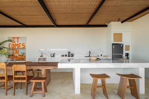 Villa Familiale, vue océan | Cuisine privée | Réfrigérateur, plaque de cuisson, cafetière/bouilloire