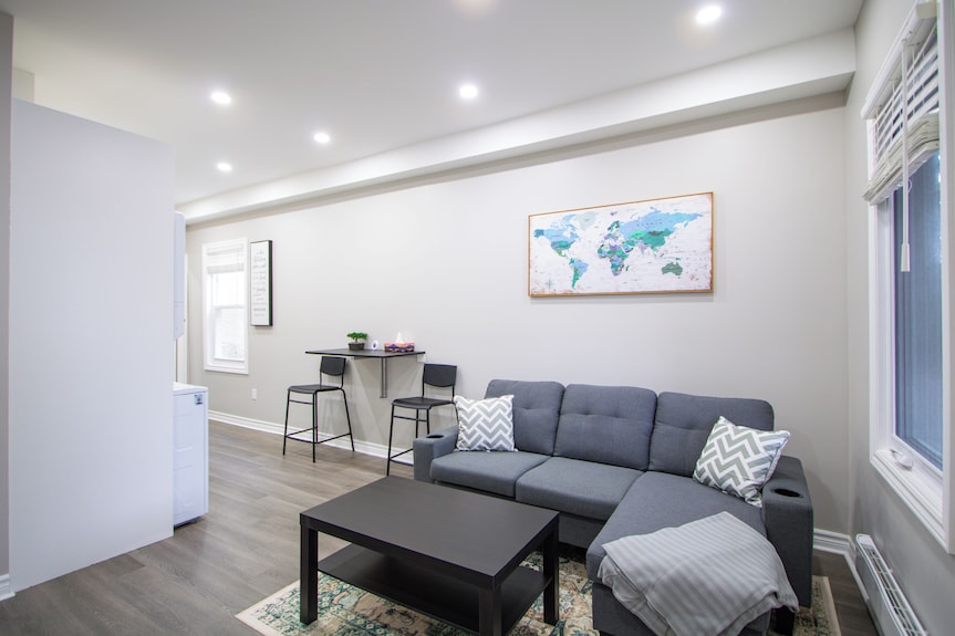 Cozy & Contemporary Downtown Gem | Entire 1br/1br With 1 Parking Space - London, Ontario