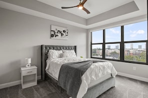 2 bedrooms, desk, iron/ironing board, WiFi