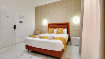 Classic Room | In-room safe, iron/ironing board, free WiFi