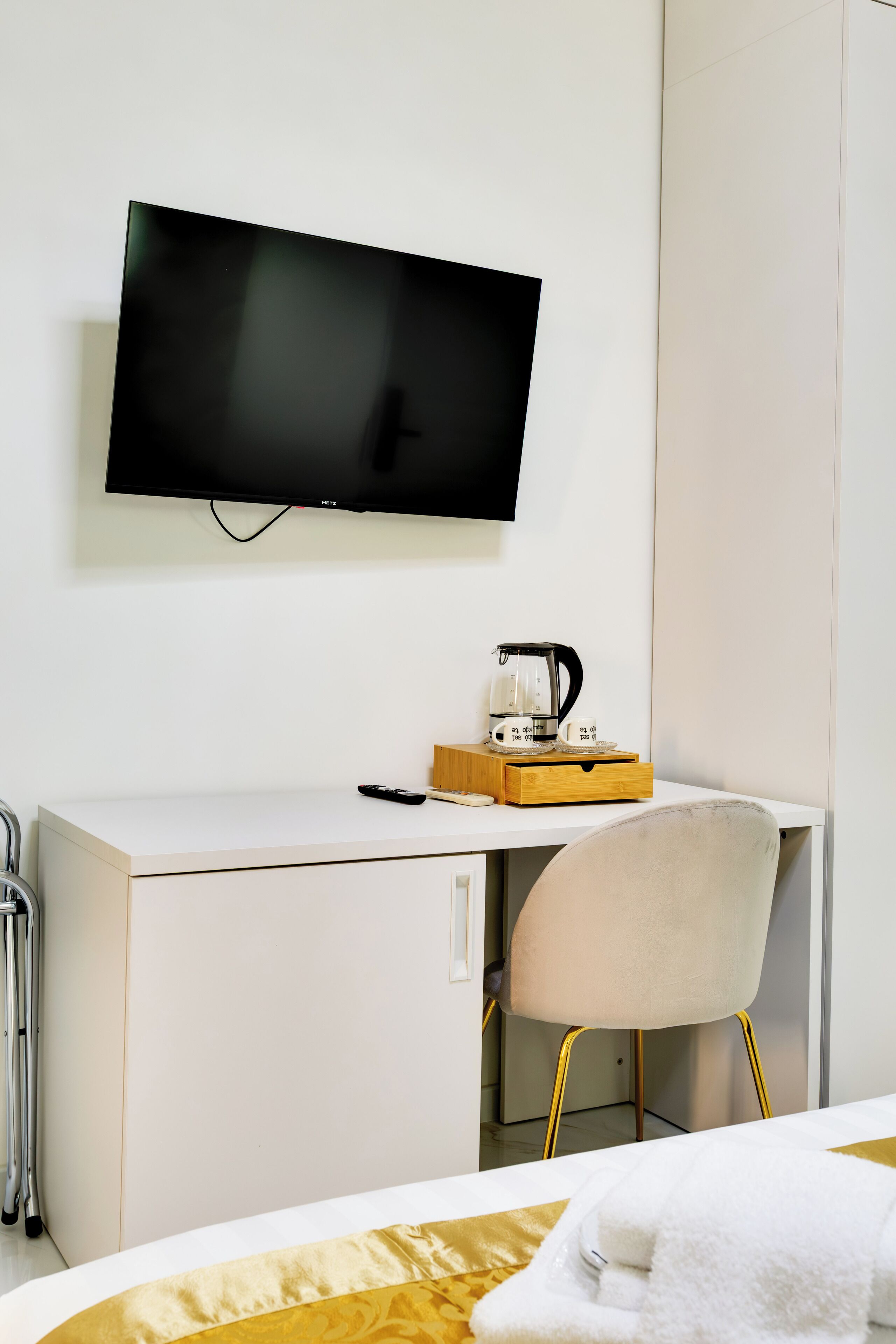 In-room safe, iron/ironing board, free WiFi