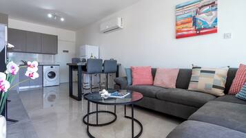 Apartment, 3 Bedrooms, Kitchen, Sea View | Living room | 43-inch Smart TV with digital channels, streaming services