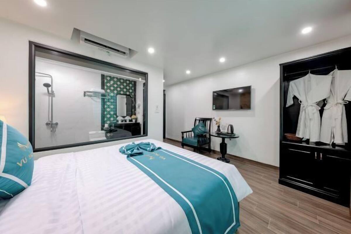 Minibar, desk, laptop workspace, blackout curtains