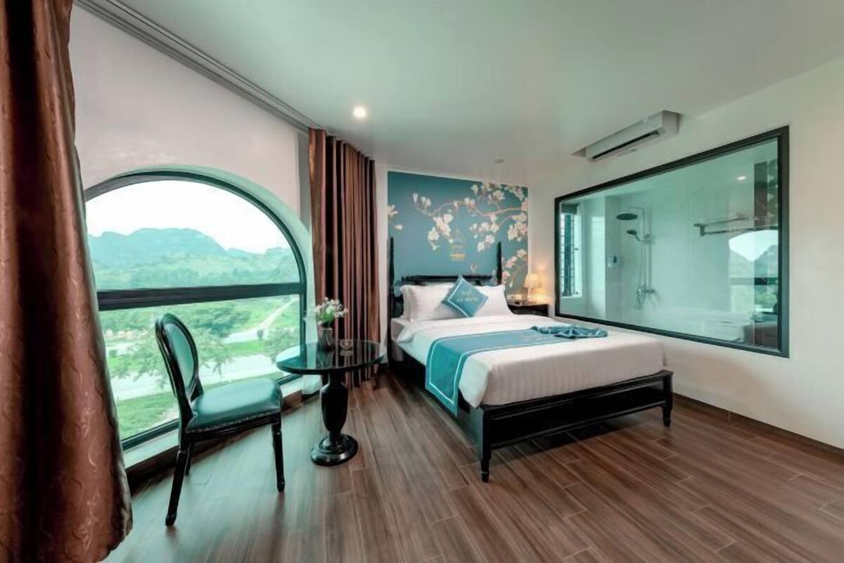 Minibar, desk, laptop workspace, blackout curtains