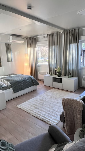 1 bedroom, WiFi, bed sheets