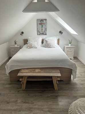 4 slaapkamers, een strijkplank/strijkijzer, beddengoed