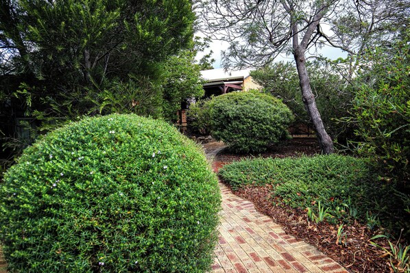 Property grounds - Margaret River Motel (Margaret River)