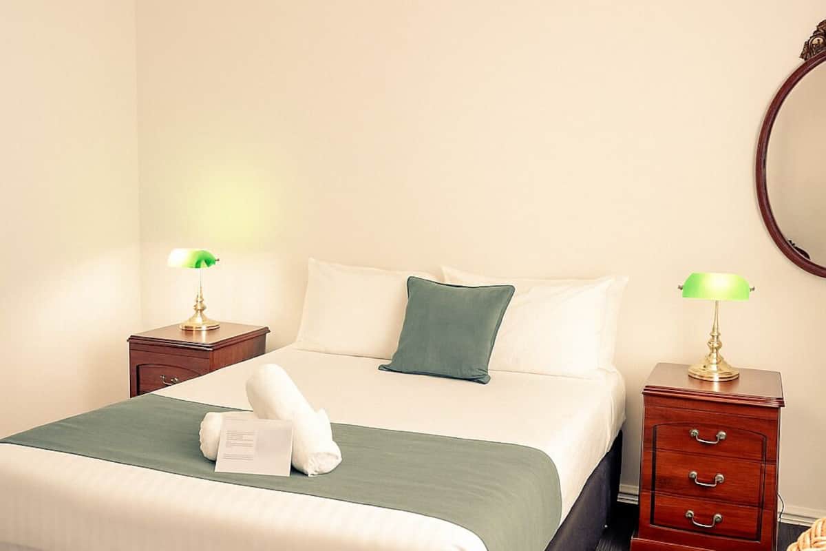 Desk, laptop workspace, iron/ironing board, free WiFi