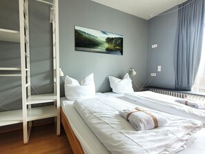 Apartment | 1 bedroom, bed sheets