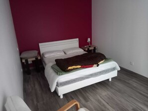 3 Schlafzimmer, Bügeleisen/Bügelbrett, WLAN, Bettwäsche