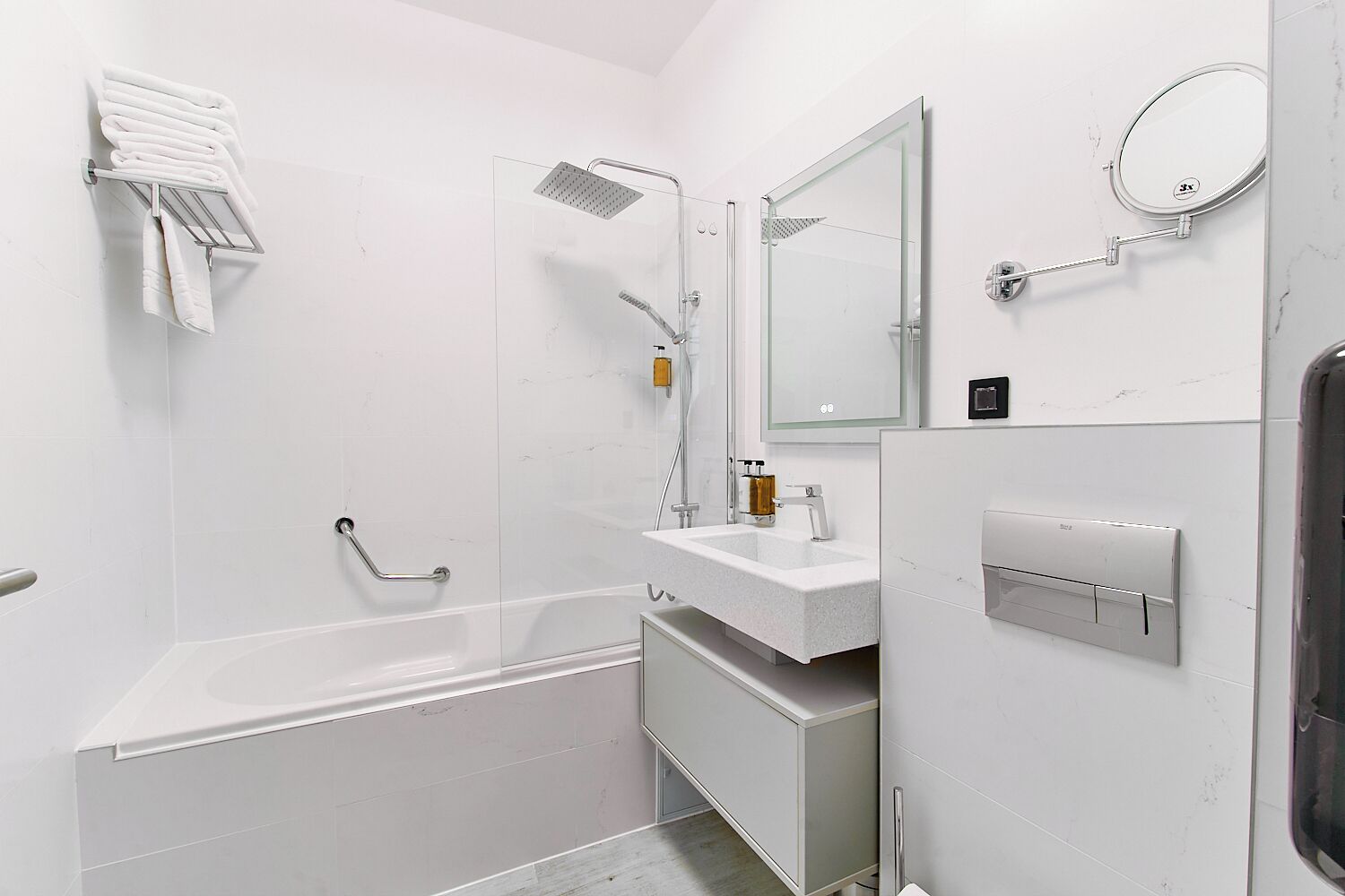 Apartment | Bathroom | Hair dryer, slippers, towels, toilet paper