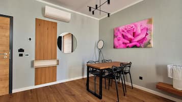 Studio | In-room dining