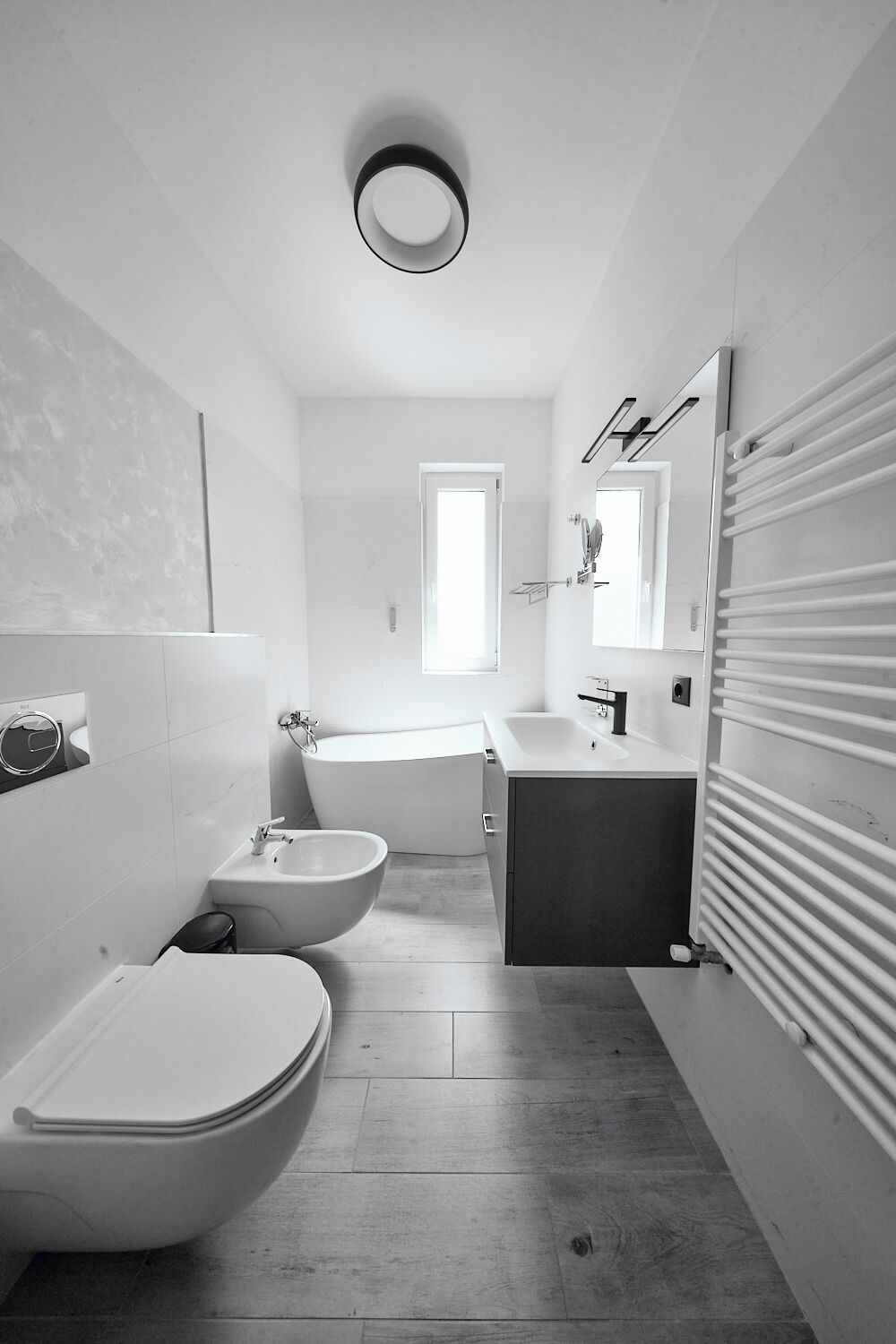 Penthouse | Bathroom | Hair dryer, slippers, towels, toilet paper
