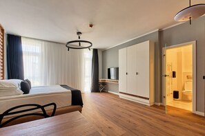 Studio | Két bảo mật tại phòng, trang trí khác biệt 