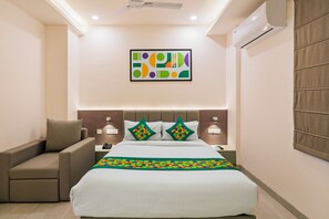 Deluxe Double Room | Iron/ironing board