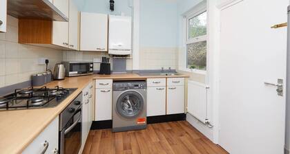 4 Bed Derby House - Long Stay & Groups - Free Parking