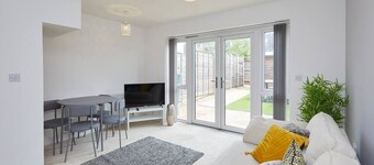 Derby City Base - 2 Bed Near Hospital, Driveway Parking, Garden