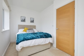 2 bedrooms, iron/ironing board, free WiFi