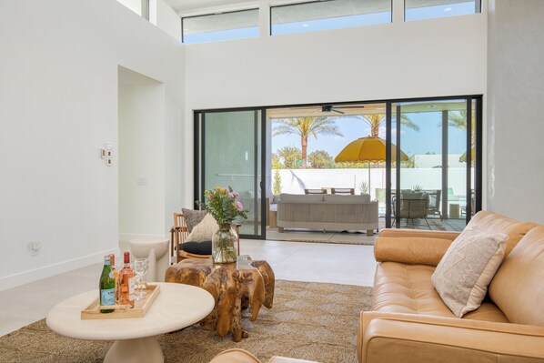 Smart TV, fireplace, stereo, offices