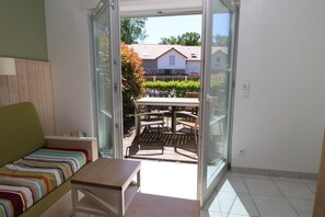 Smart TV, mesa de pingue-pongue