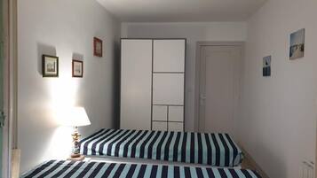 1 chambre, fer et planche Ă repasser, accĂšs Internet