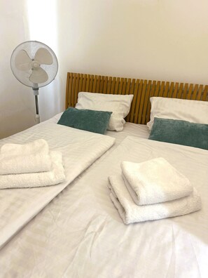 2 chambres, fer et planche à repasser, Wi-Fi, draps fournis