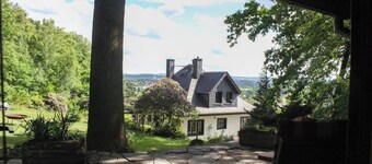 Waldsaumhütte mit Ausblick