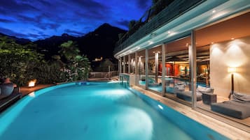 4 Innenpools, 2 Außenpools, rund um die Uhr geöffnet, Sonnenschirme