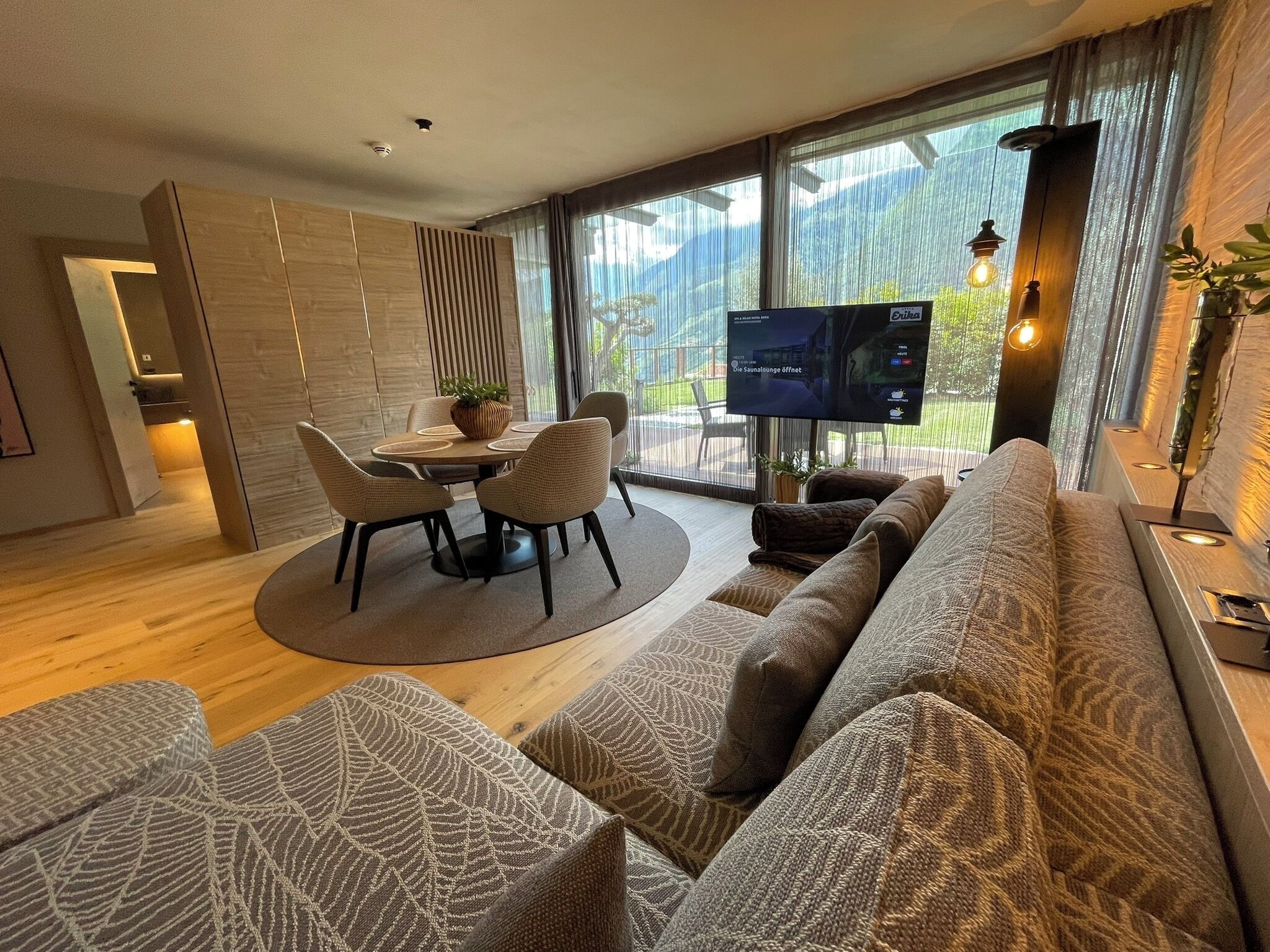 Coffres-forts dans les chambres, bureau, rideaux occultants