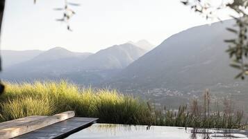 4 indoor pools, 2 outdoor pools, pool umbrellas, pool loungers