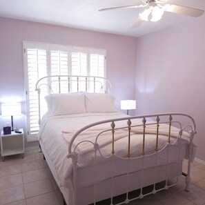 Iron/ironing board, WiFi, bed sheets
