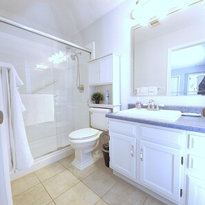 Shower, hair dryer, towels, soap - Scottsdale Adobe Retreat with Private Pool & Hot Tub, King beds, Fast 5G Wifi. (Scottsdale)
