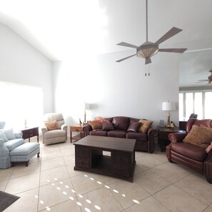 Smart TV, libros y impresora 